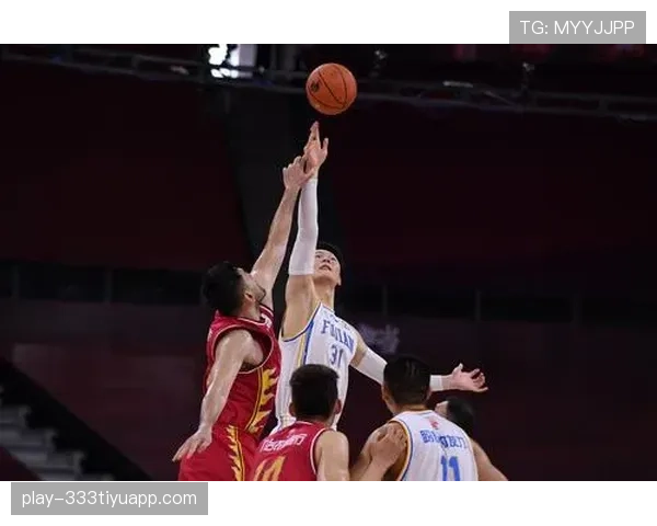 篮球跳球规则解析:为何在比赛开始时需执行这一环节?